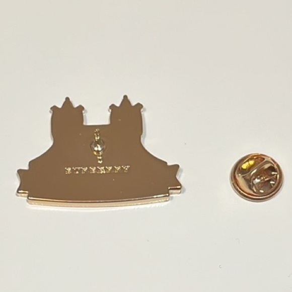 Burberry London Bridge Brooch - Picture 5 of 8
